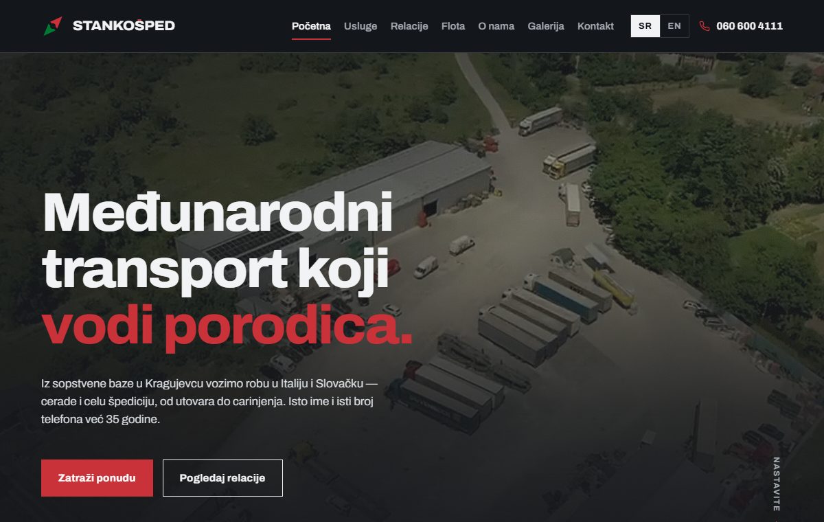 Početna strana sajta Stanko Šped: baza firme u Kragujevcu snimljena iz vazduha i naslov „Međunarodni transport koji vodi porodica”